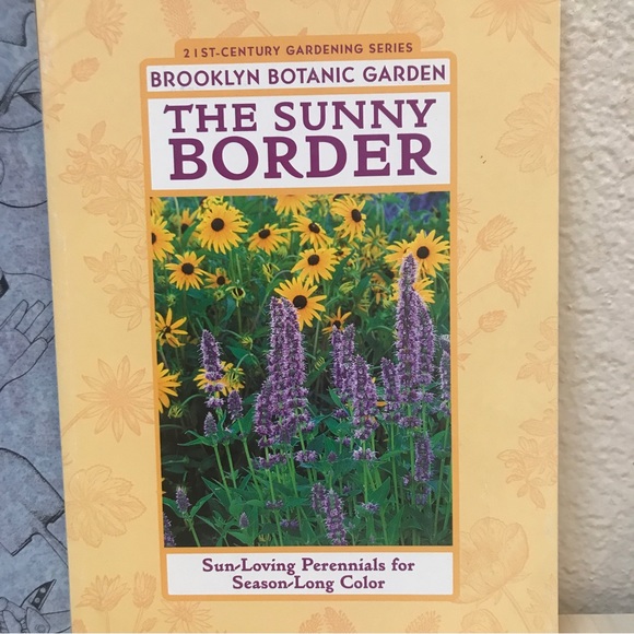 2 Gardening books from Brooklyn Botanic Garden. Each 112 pages. - Picture 2 of 14